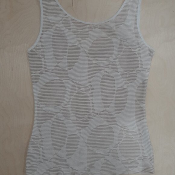 FREE WITH PURCHASE Boho minimalist sheer knit sleeveless texture top - Picture 4 of 13